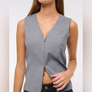 NWT Abercrombie Tailored Zip Vest Size Small